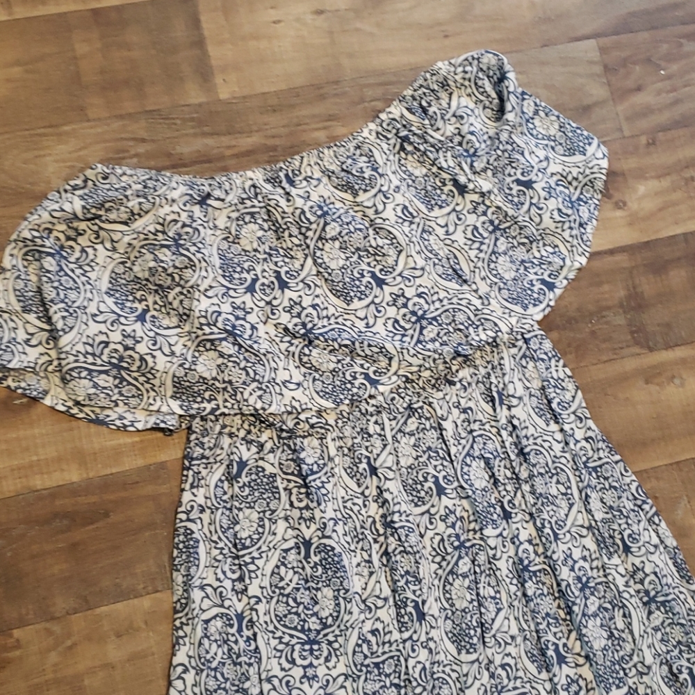 Dress - Picture 3 of 3